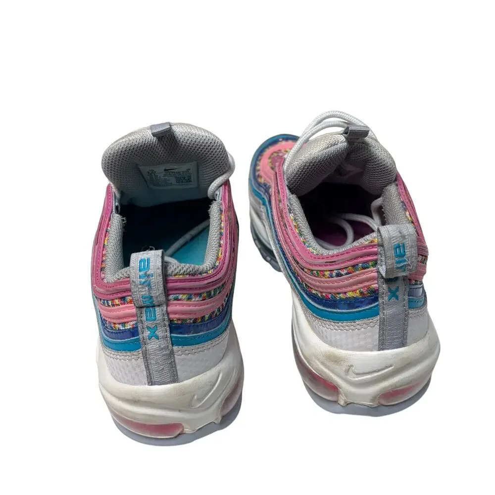 Nike *picture shows